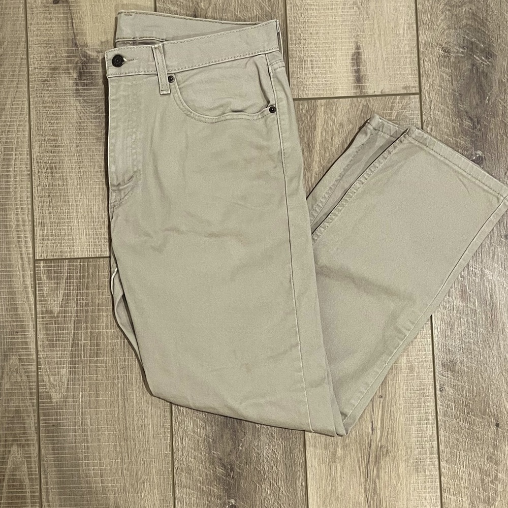 Levi's 520 men's jeans. Size 34x30.  Great condition.
